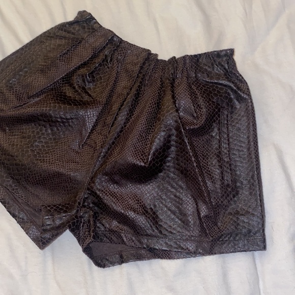 Olivaceous shorts - Picture 2 of 7